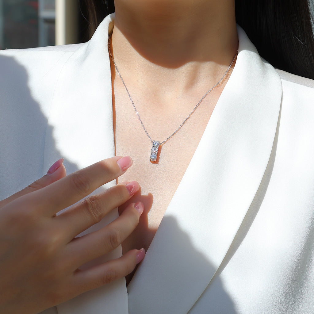 Fashionable Light Luxury Necklace Set with 0.05ct Premium Moissanite, Platinum-Plated S925 Silver