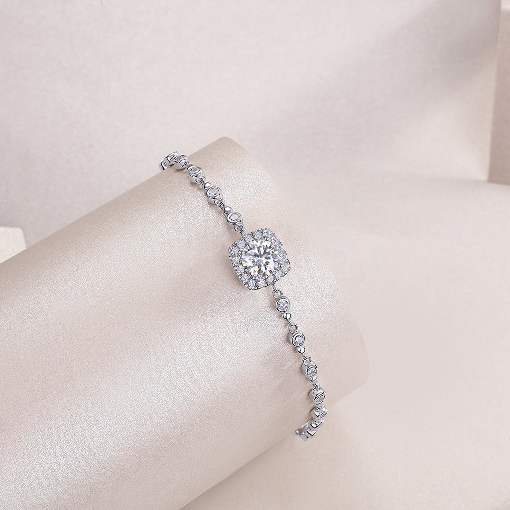 Luxurious And Fashionable Light Luxury Jewelry Silver Bracelet And Bracelet Set With Top-quality Moissanite, S925 Silver-plated Platinum