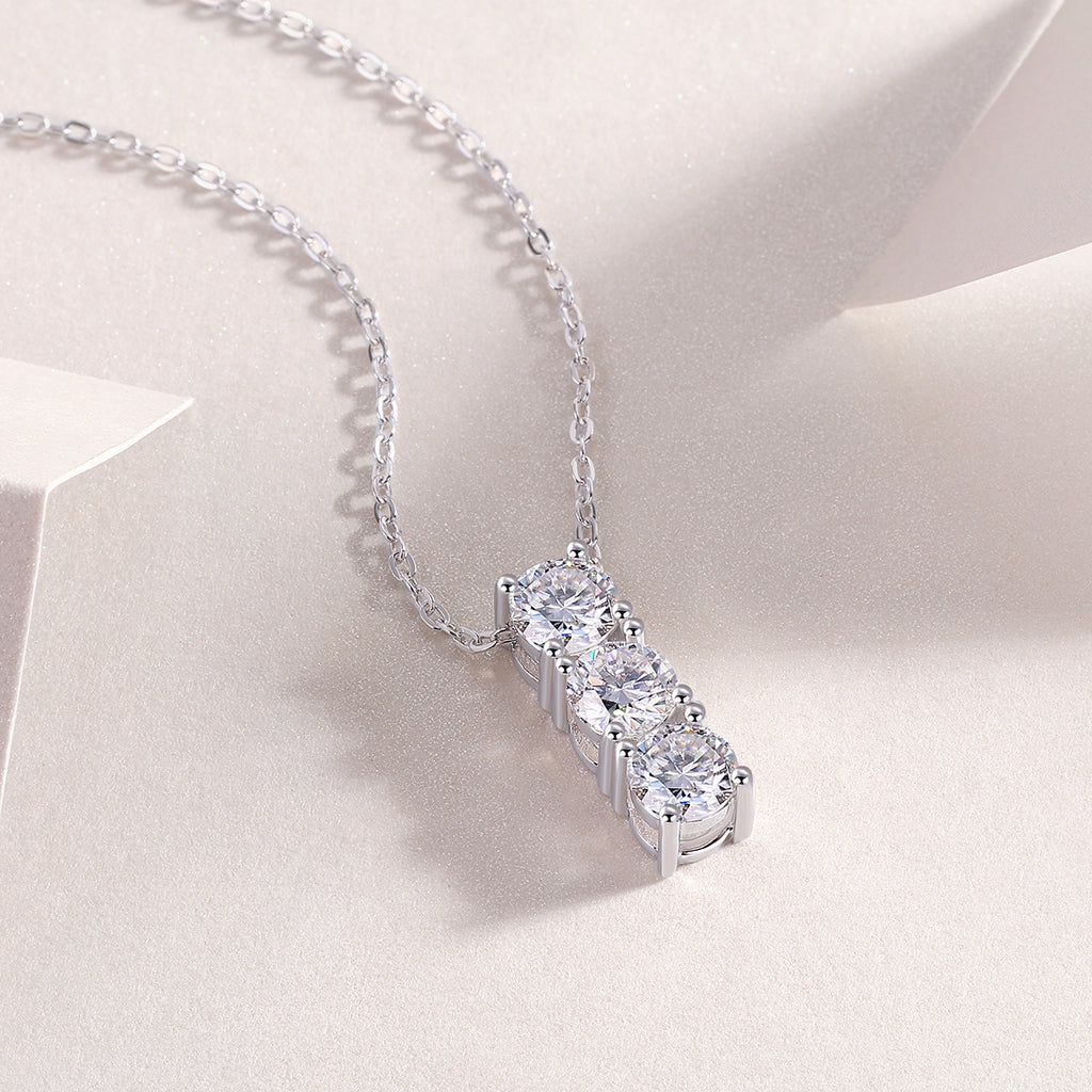 Fashionable Light Luxury Necklace Set with 0.05ct Premium Moissanite, Platinum-Plated S925 Silver