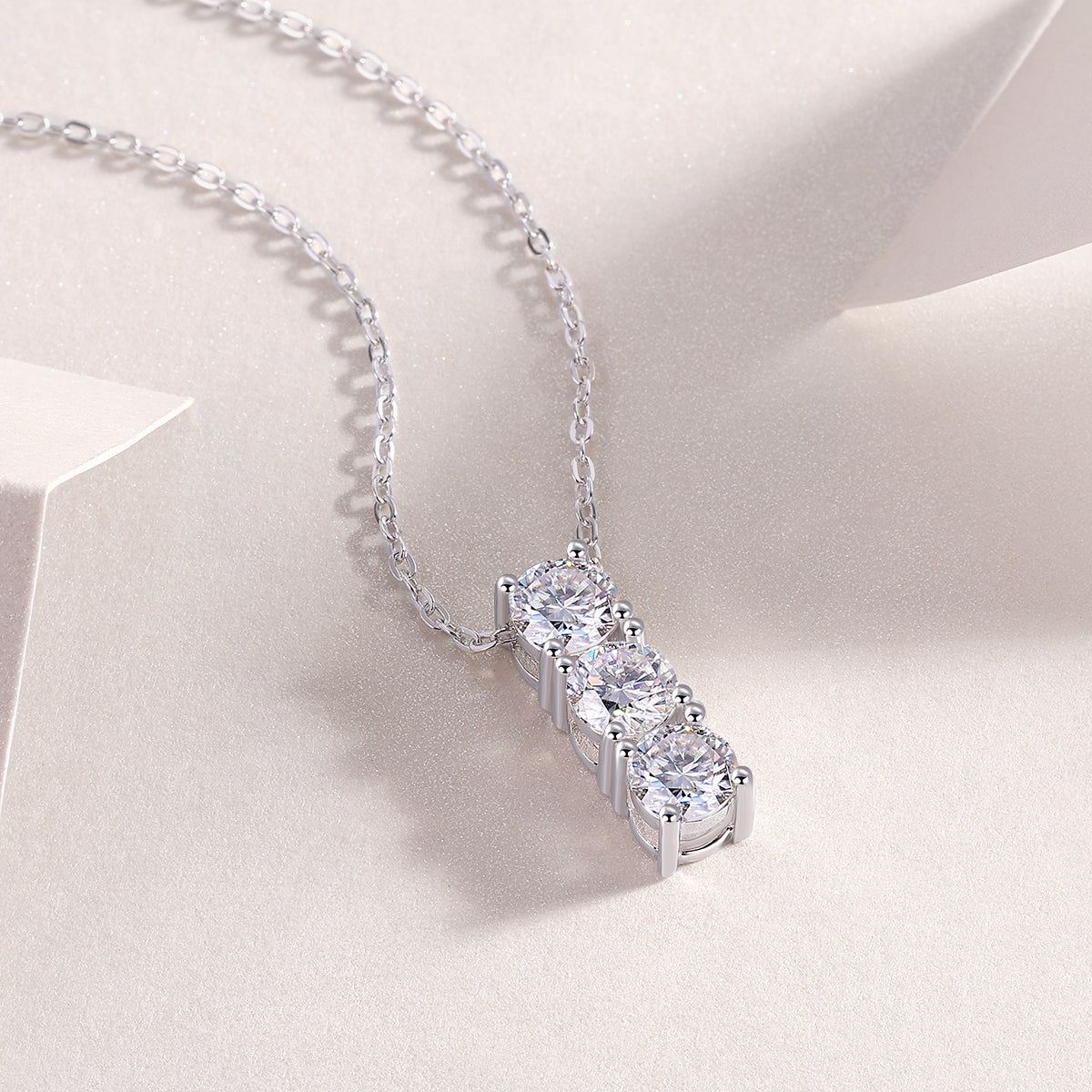 Fashionable Light Luxury Necklace Set with 0.05ct Premium Moissanite, Platinum-Plated S925 Silver