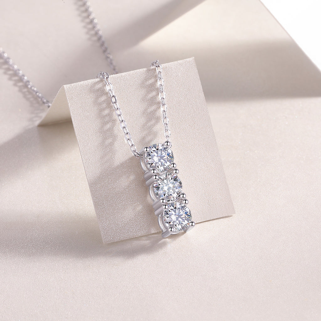 Fashionable Light Luxury Necklace Set with 0.05ct Premium Moissanite, Platinum-Plated S925 Silver