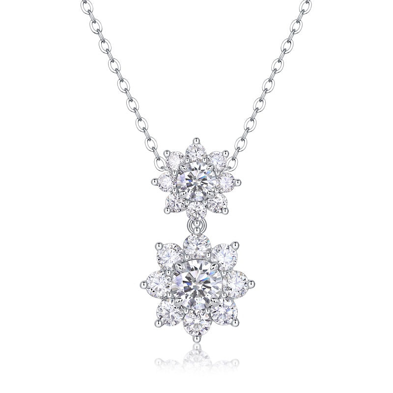 Sunshine Flower Language – Moissanite Pendant Set
A radiant floral-inspired design with premium moissanite, crafted in platinum-plated S925 silver for a refined, luxurious shine.